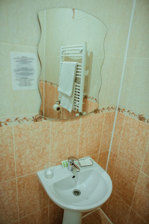 Jj Hotel Vynohradiv Exterior foto